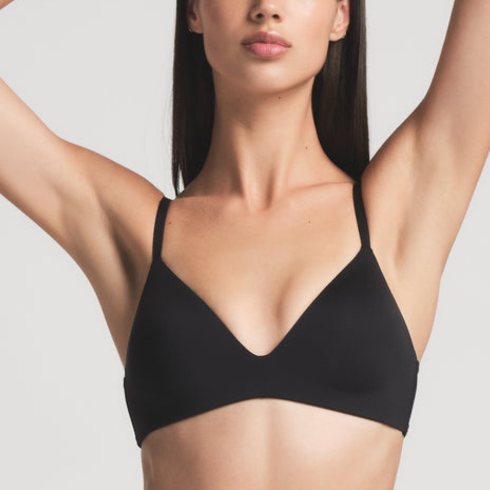 Skims Wireless Plunge T-shirt Bra
